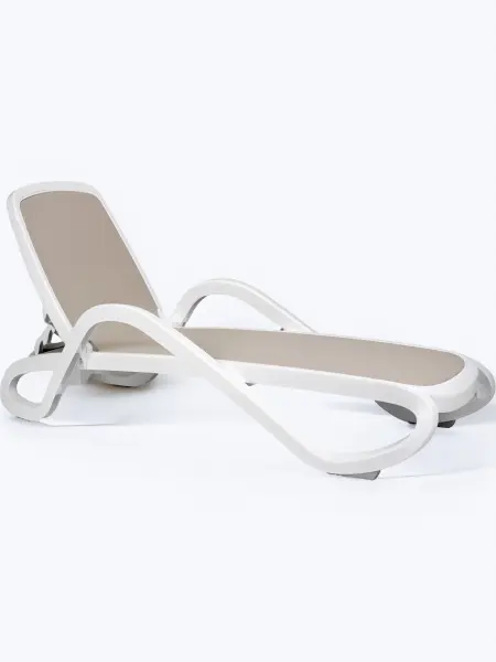 Пляжный шезлонг пластиковый Nardi Alfa, white/biege, белый и бежевый, 194 x 85 x 71 см