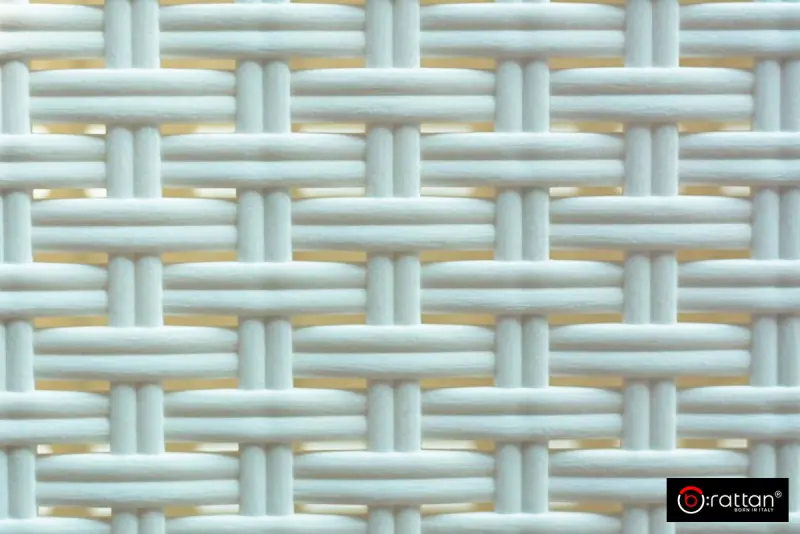 Белый комплект пластиковой мебели (столик, диван и 2 кресла) Rattan Nеbraska на 2 персоны с зелеными подушками