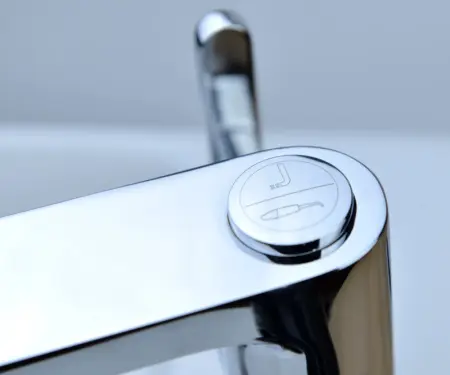 Смеситель для раковины с ирригатором Optimal, цвет хром, 10188