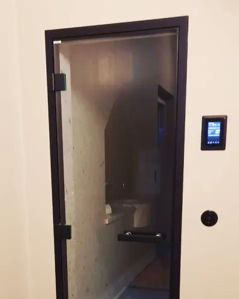 Дверь для турецкой парной DoorWood 700мм х 1900мм, черный профиль, стекло прозрачное